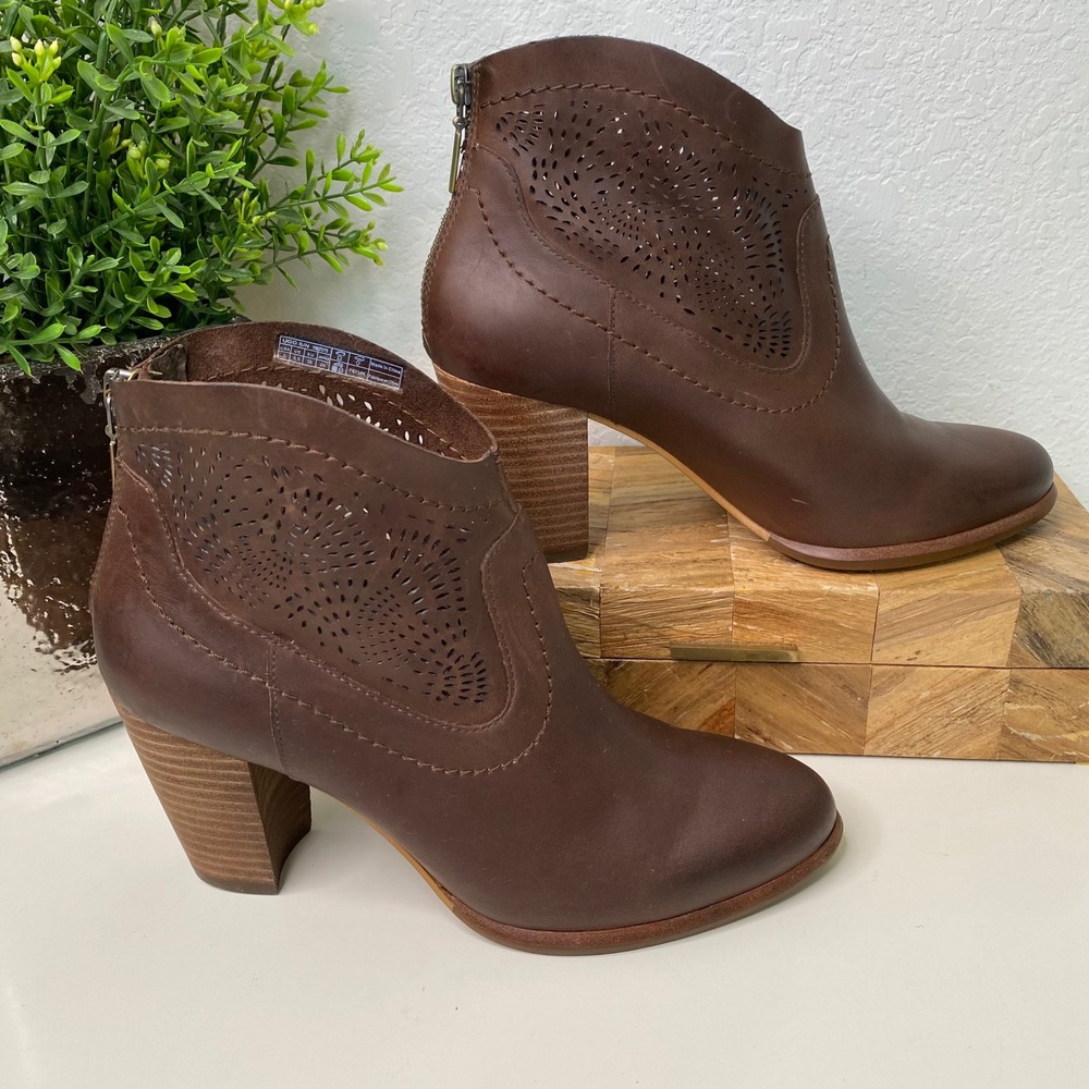 UGG Charlotte Seaweed Perf Ankle BootsBrown Leather Heeled Booties‎ Size 7